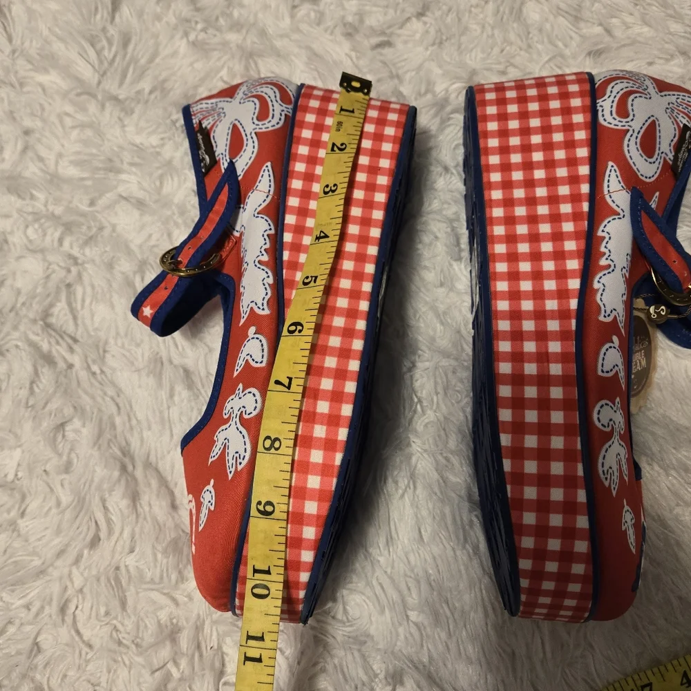 NWT Chocolaticas® Cowgirl Women's Mary Jane Platform Size 41 Color Red/Blue